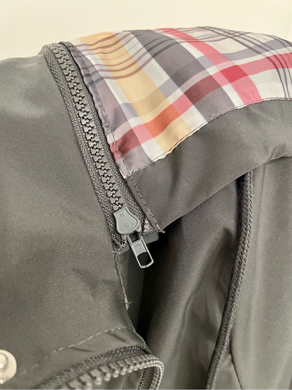 Women's Lightweight Hooded Drawstring Waist Outdoor Jacket - Picture 9 of 12